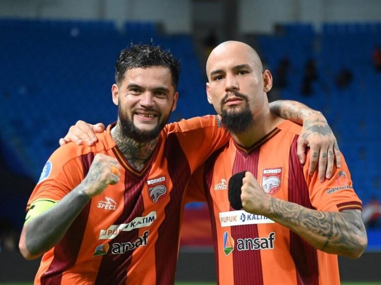 Pemain Borneo FC Samarinda, Diego Michiels dengan Furtado.(Ist)